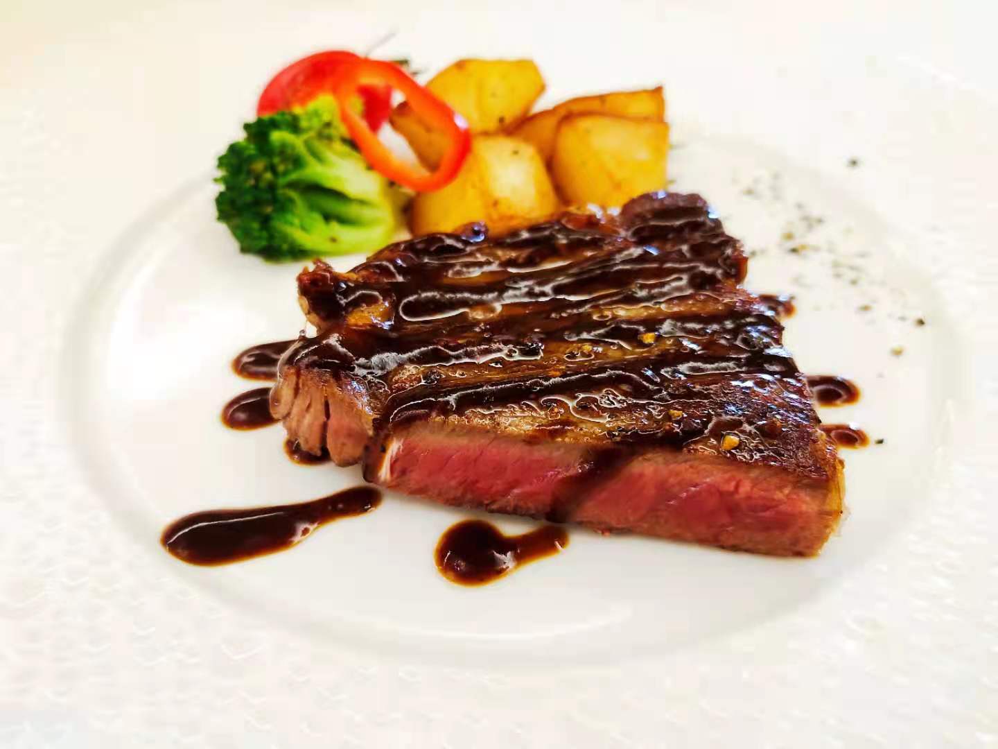 原價78元的牛排套餐只賣8.88元，吃起來就是個這？！